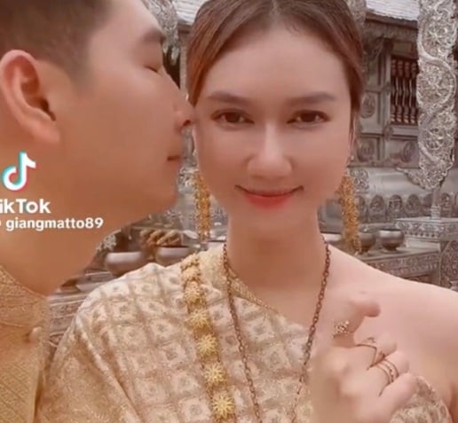 Cô hiếm hoi khoe mặt bạn trai.