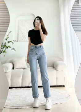 Quần jeans có màu sắc quá sáng hoặc bạc màu có thể tạo cảm giác chân bạn trông ngắn hơn hoặc không cân đối