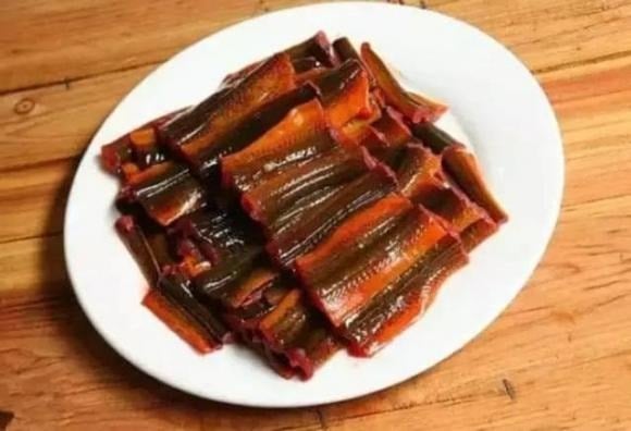 Lươn vàng không chỉ là món ăn ngon mà toàn bộ các bộ phận như thịt, máu, đầu và da của nó đều có giá trị dược liệu. 