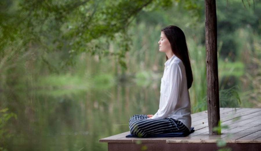 Nữa đời còn lại hãy học cách sống im lặng: Đau không nói, khổ không than, giận không thấy. (Ảnh minh họa)