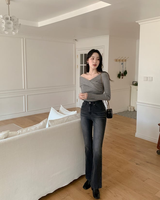Nếu bạn muốn thử một phong cách mới mẻ hơn trong mùa lạnh, quần jeans ống loe là sự lựa chọn không nên bỏ qua. 