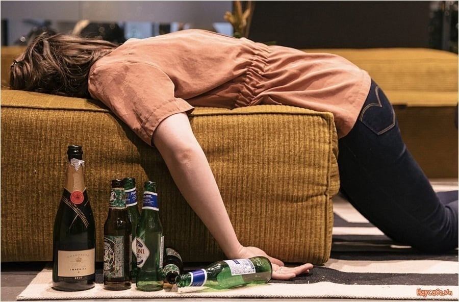 Có vô vàn lý do khiến người ta cầm ly rượu – từ xả stress, giải tỏa tâm trạng đến vì áp lực công việc. Với cô Vân, lý do ấy gắn liền với nghề nghiệp. 