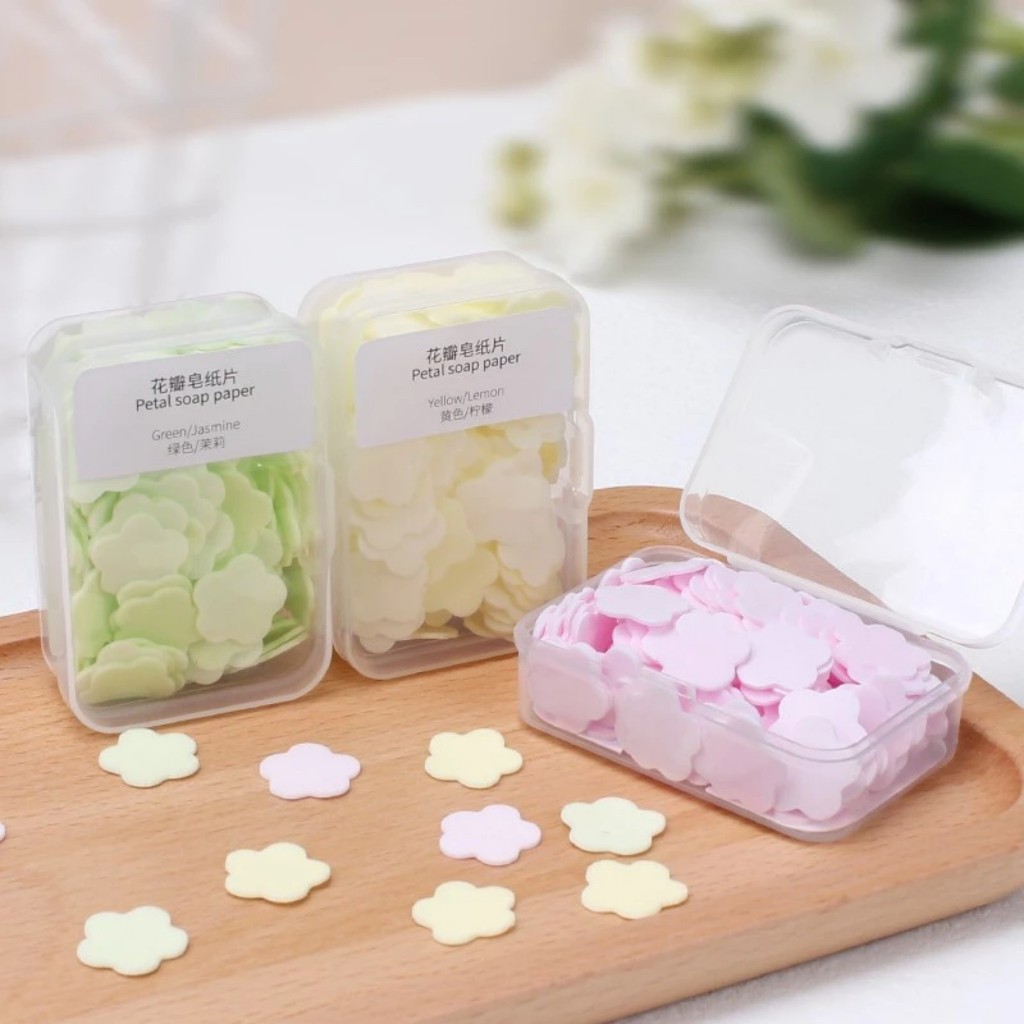 Đi du lịch vẫn gọn gàng, sạch sẽ: 5 món nhỏ phụ nữ tuổi 40+ nên mang theo để giữ hình ảnh chỉn chu - Ảnh 2.