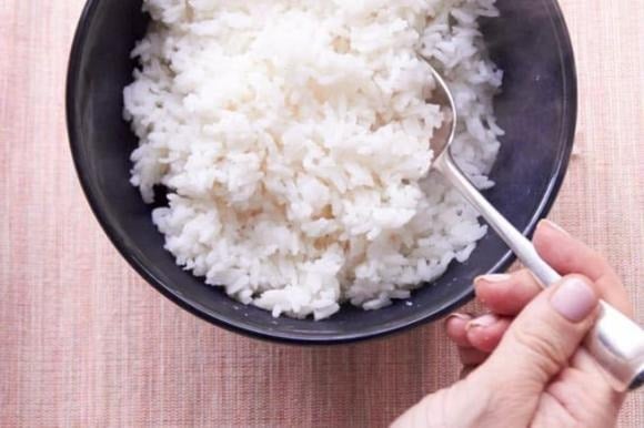 Tuổi già, hạnh phúc giản đơn chỉ là có người nấu cho mình một bữa cơm. 