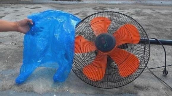 Phương pháp này giúp bạn làm sạch quạt hiệu quả mà không cần tháo rời khung, rất tiện lợi và tiết kiệm thời gian, công sức. 