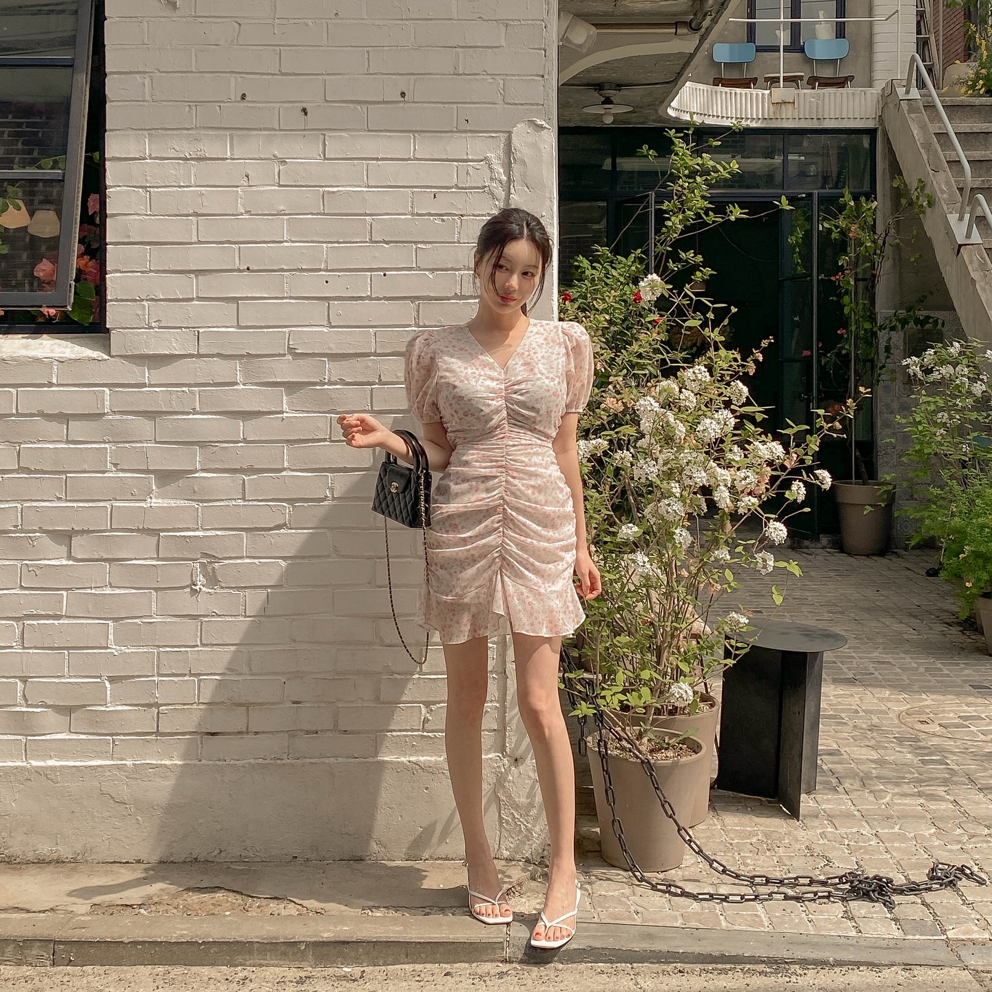Váy và sandal: Sự kết hợp tôn dáng đỉnh cao và biến bạn thành nàng thơ trong mùa hè - Ảnh 7.