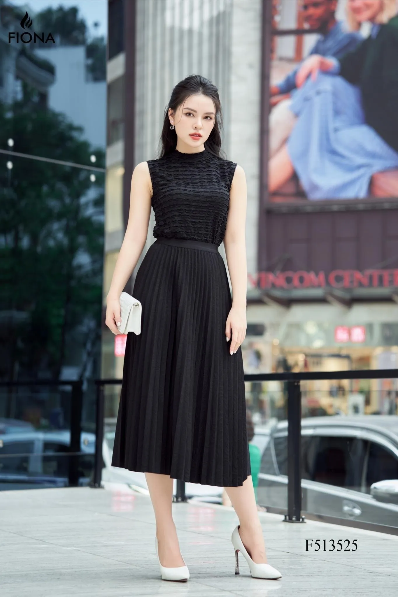 Phương Oanh diện set đồ 50 triệu đưa con đi dạo phố, bất ngờ ở chiêu &quot;hack dáng&quot; cực đỉnh và dễ học theo - Ảnh 7.