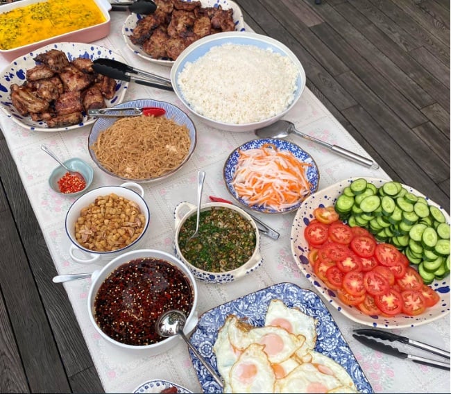 Bữa cơm tấm tại gia mà Tăng Thanh Hà nấu cho đại gia đình 