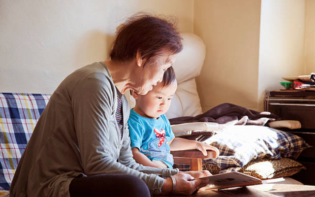 Vừa nghỉ hưu, con dâu chuyển cho tôi 15 triệu, nghe thông báo của con trai mà tôi 